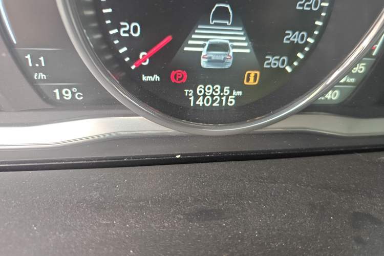 Used Volvo S80L 2015 2.0T T5 Luxury Executive Edition Odometer Close Up