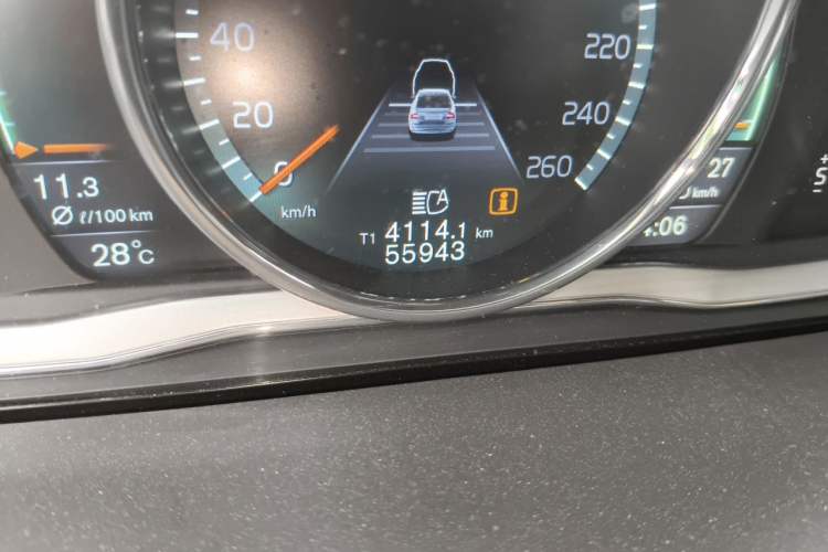 Used Volvo S80L 2015 2.0T T5 Smart Luxury Edition Odometer Close Up