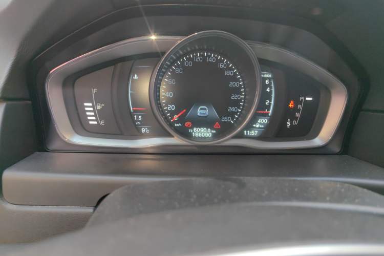 Used Volvo S80L 2015 2.0T T5 Smart Luxury Edition Odometer Close Up