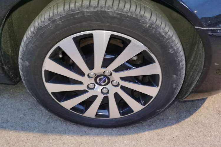 Used Volvo S80L 2015 2.0T T5 Smart Luxury Edition Right Front Wheel Hub