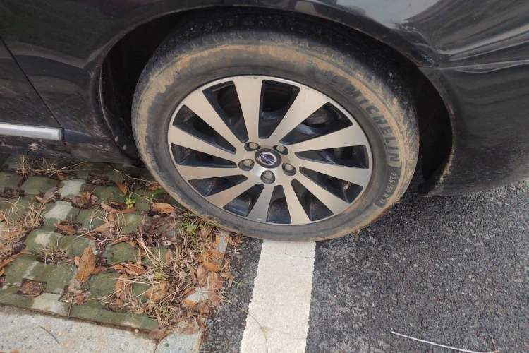 Used Volvo S80L 2015 2.0T T5 Smart Luxury Edition Right Front Wheel Hub