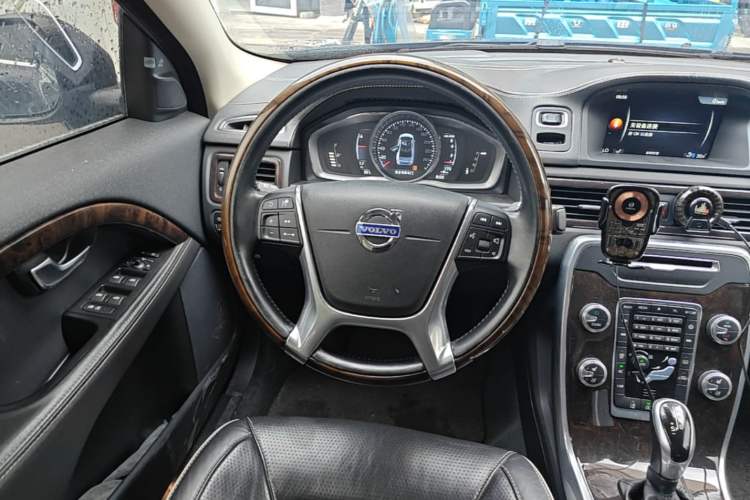 Used Volvo S80L 2015 2.0T T5 Luxury Executive Edition Steering Wheel