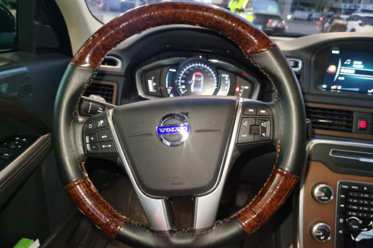 Used Volvo S80L 2015 2.0T T5 Smart Luxury Edition Steering Wheel