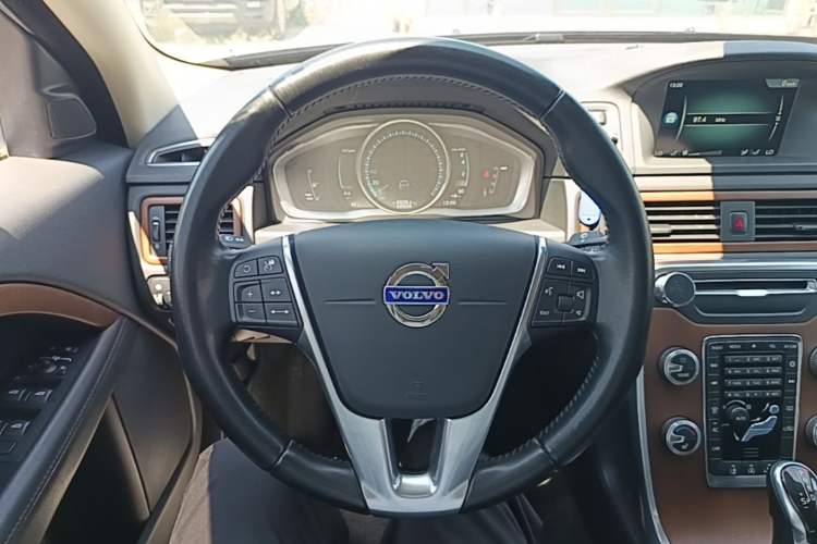 Used Volvo S80L 2015 2.0T T5 Smart Luxury Edition Steering Wheel