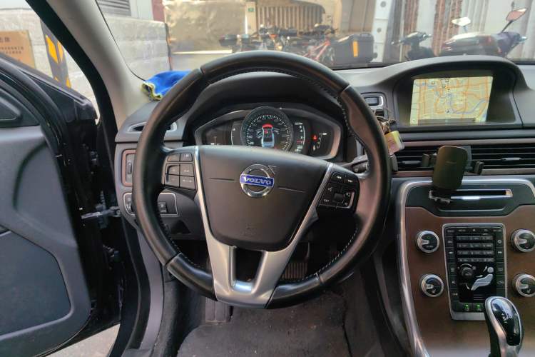 Used Volvo S80L 2015 2.0T T5 Smart Luxury Edition Steering Wheel