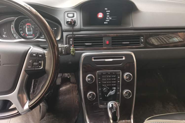 Used Volvo S80L 2015 2.0T T5 Luxury Executive Edition Audio And AC Panel