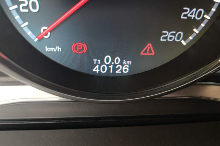 Used Volvo S80L 2015 2.0T T5 Luxury Executive Edition Odometer Close Up