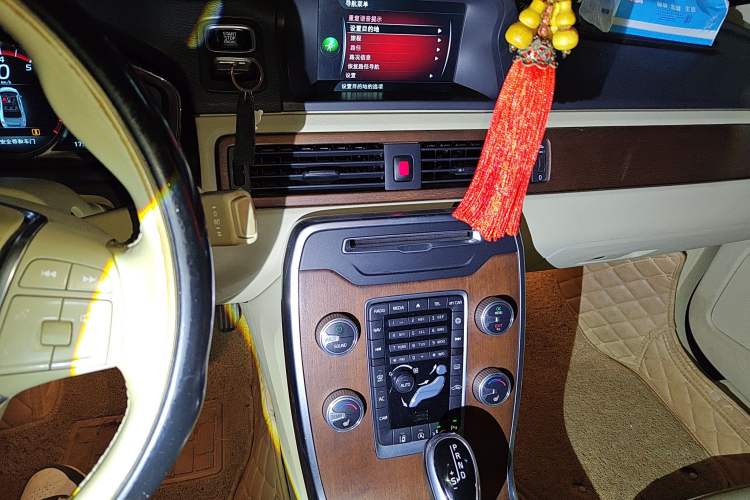 Used Volvo S80L 2015 2.0T T5 Smart Luxury Edition Audio And AC Panel