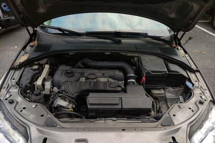 Used Volvo S80L 2015 2.0T T5 Smart Edition Engine Bay