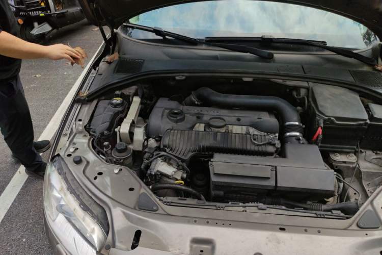 Used Volvo S80L 2015 2.0T T5 Smart Edition Engine Bay Right
