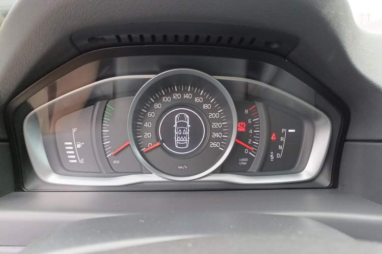 Used Volvo S80L 2015 2.0T T5 Smart Edition Instrument Cluster