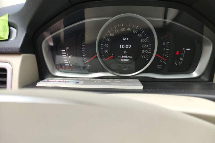 Used Volvo S80L 2015 2.0T T5 Smart Edition Odometer Close Up