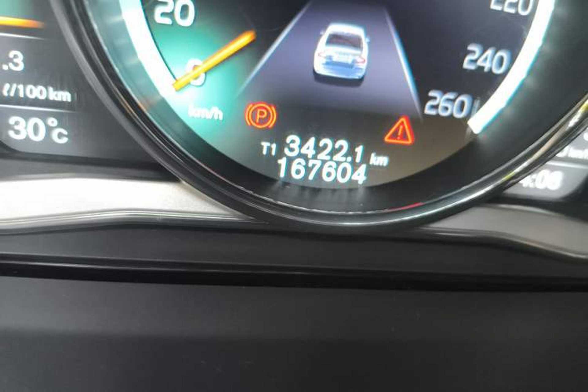 Used Volvo S80L 2015 2.0T T5 Smart Luxury Edition Odometer Close Up