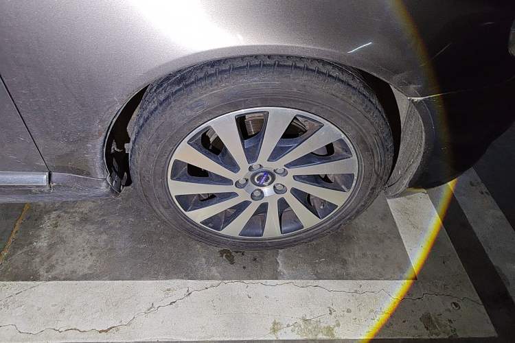 Used Volvo S80L 2015 2.0T T5 Smart Luxury Edition Right Front Wheel Hub