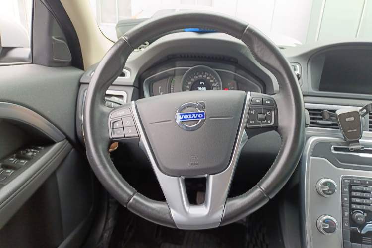 Used Volvo S80L 2015 2.0T T5 Smart Edition Steering Wheel