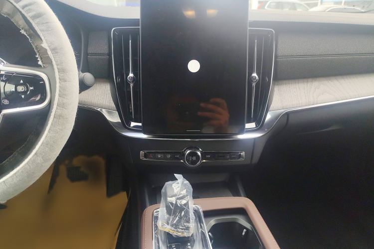 Used Volvo S90 2026 B5 Zhiyi Luxury Edition Audio And AC Panel