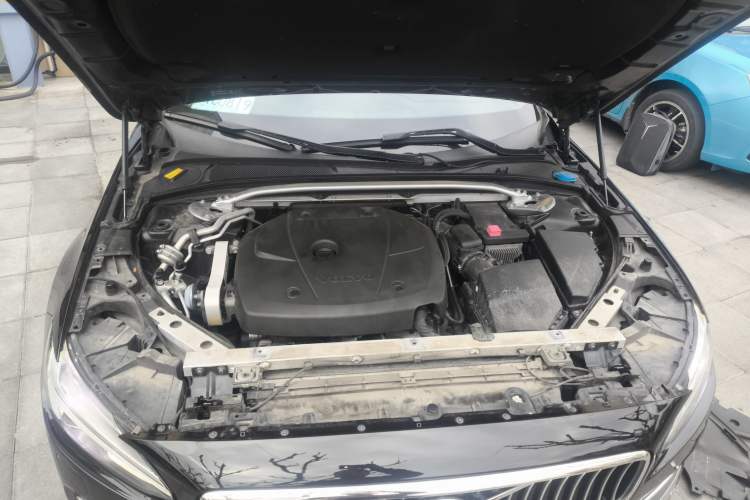 Used Volvo S90 2016 T6 AWD Zhiya Edition Engine Bay