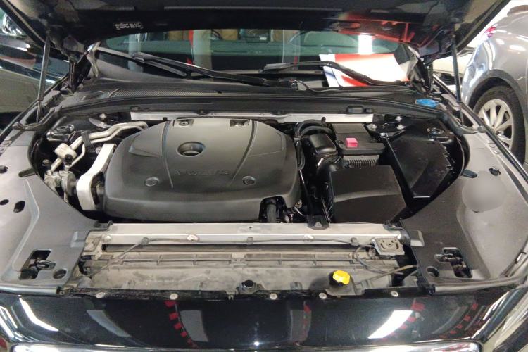 Used Volvo S90 2016 T6 AWD Zhiya Edition Engine Bay