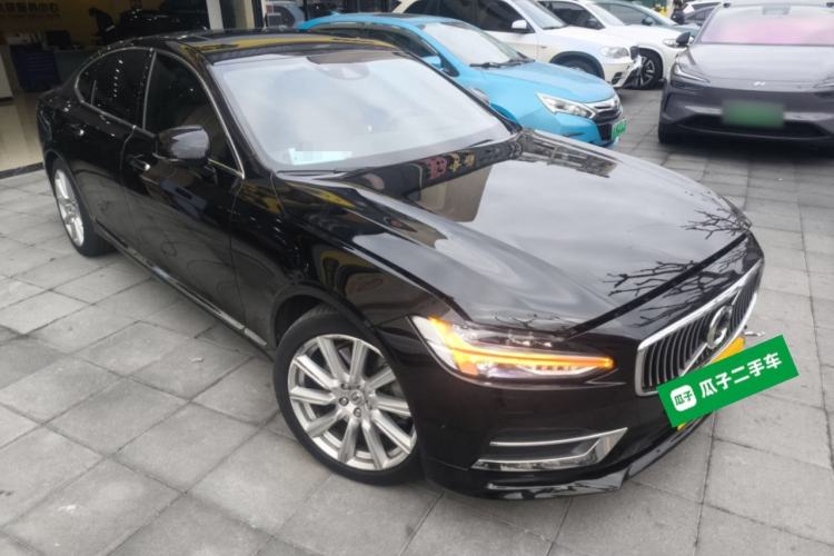 Used Volvo S90 2016 T6 AWD Zhiya Edition Front Right 45 Deg