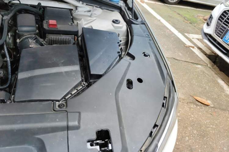 Used Volvo S90 2016 T6 AWD Zhiya Edition Engine Bay Left