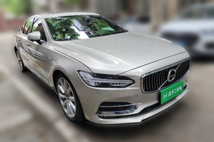 Used Volvo S90 2016 T6 AWD Zhiya Edition Front Right 45 Deg