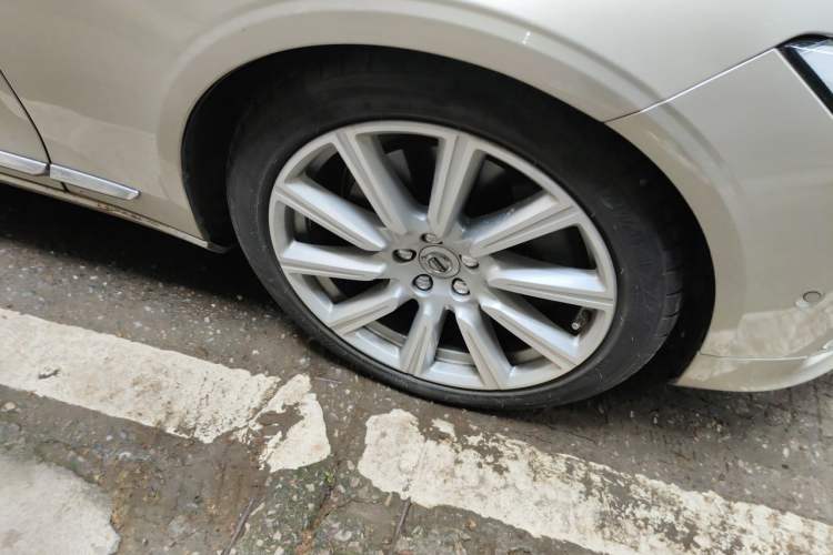 Used Volvo S90 2016 T6 AWD Zhiya Edition Right Front Wheel Hub