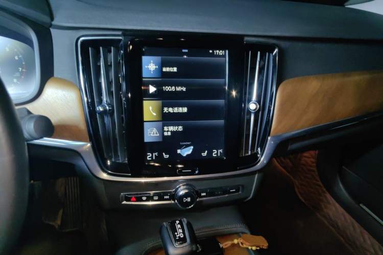 Used Volvo S90 2017 T5 Smart Luxury Edition Audio And AC Panel