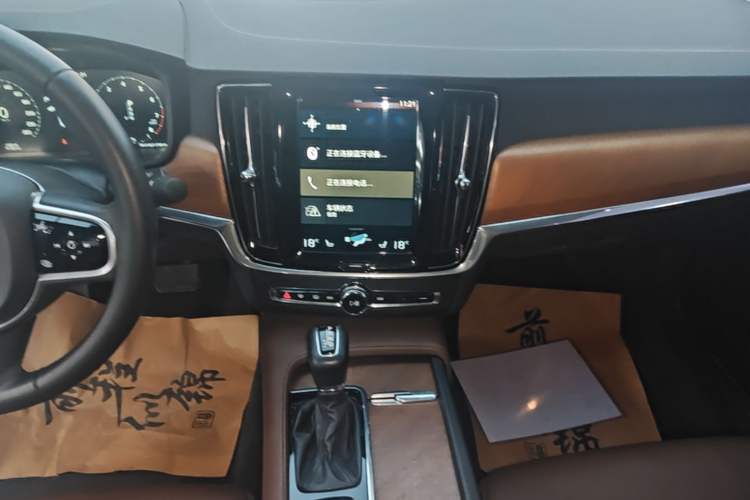 Used Volvo S90 2017 T5 Smart Luxury Edition Audio And AC Panel
