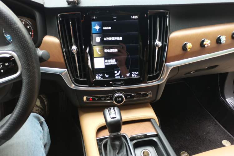 Used Volvo S90 2017 T5 Smart Luxury Edition Audio And AC Panel
