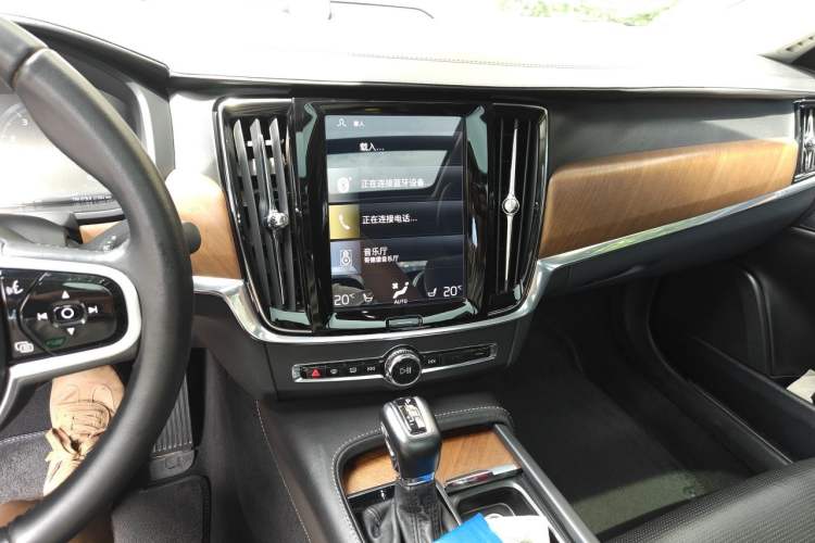Used Volvo S90 2017 T5 Prestige Edition Audio And AC Panel