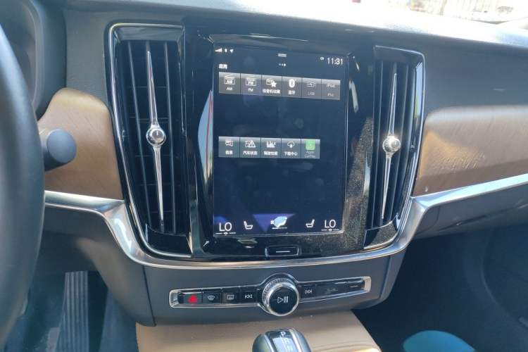 Used Volvo S90 2017 T5 Smart Luxury Edition Audio And AC Panel