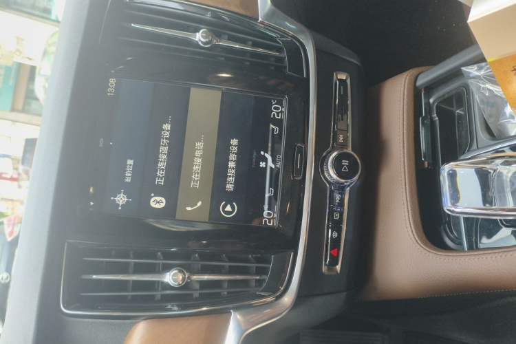 Used Volvo S90 2017 T5 Smart Luxury Edition Audio And AC Panel