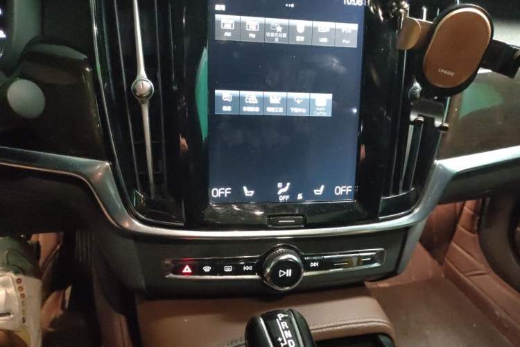 Used Volvo S90 2017 T4 Zhiyuan Edition Audio And AC Panel