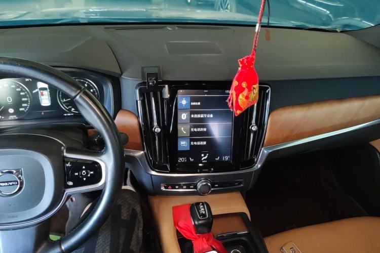 Used Volvo S90 2017 T5 Smart Luxury Edition Center Console