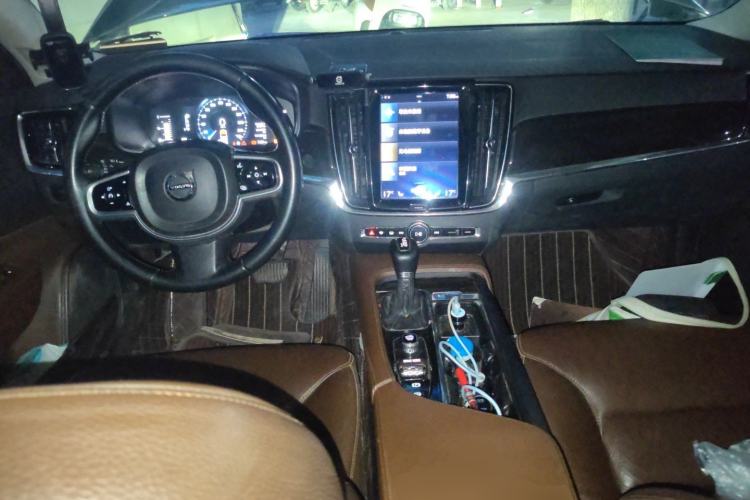 Used Volvo S90 2017 T4 Zhiyuan Edition Center Console