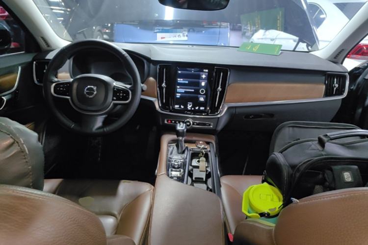 Used Volvo S90 2017 T5 Smart Luxury Edition Center Console