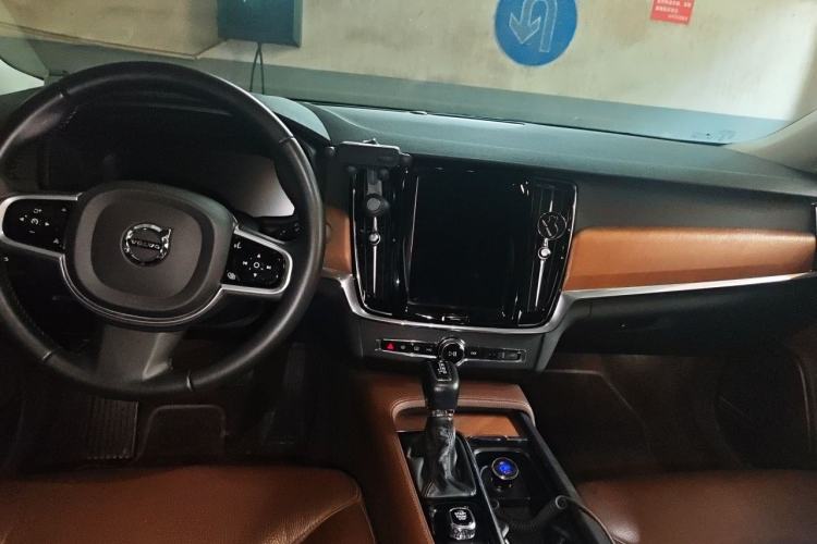 Used Volvo S90 2017 T5 Smart Luxury Edition Center Console