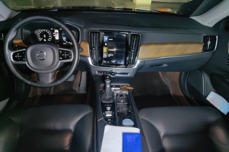 Used Volvo S90 2017 T5 Smart Luxury Edition Center Console