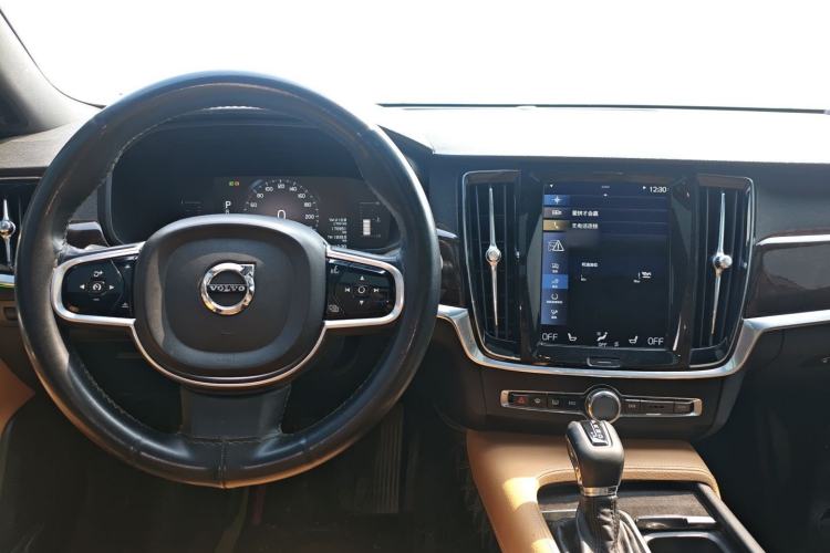 Used Volvo S90 2017 T5 Zhiyuan Edition Center Console