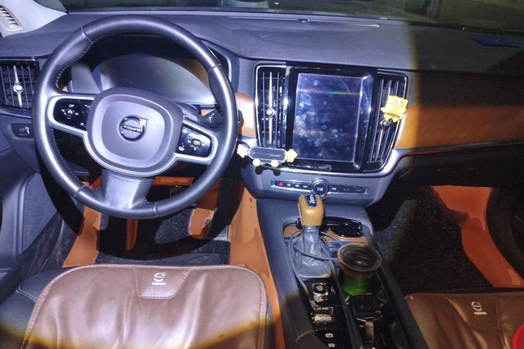 Used Volvo S90 2017 T5 Smart Luxury Edition Center Console
