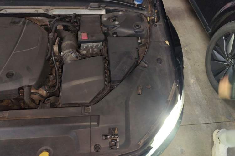 Used Volvo S90 2017 T5 Smart Luxury Edition Engine Bay Left