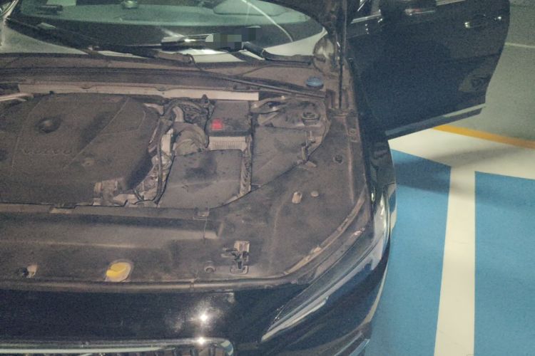 Used Volvo S90 2017 T5 Smart Luxury Edition Engine Bay Left