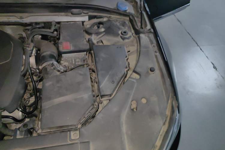 Used Volvo S90 2017 T5 Smart Luxury Edition Engine Bay Left