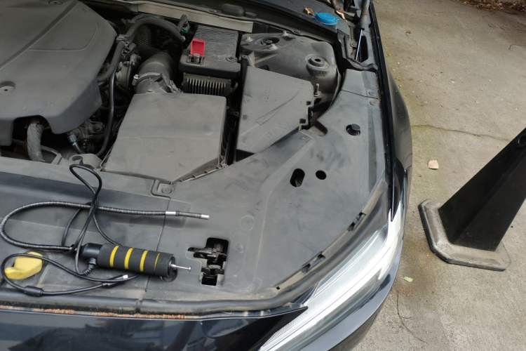 Used Volvo S90 2017 T5 Smart Luxury Edition Engine Bay Left
