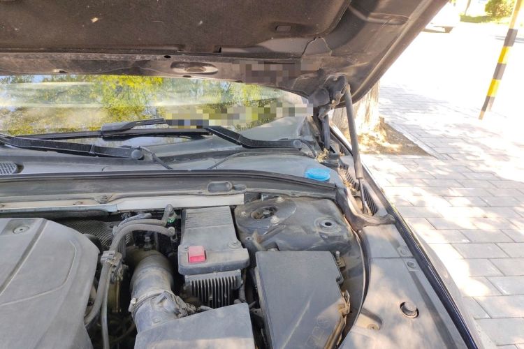 Used Volvo S90 2017 T5 Smart Luxury Edition Engine Bay Left