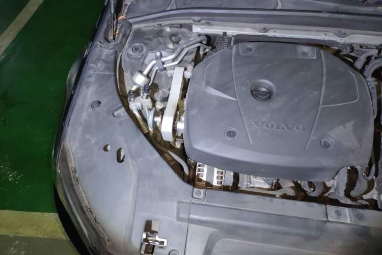 Used Volvo S90 2017 T4 Zhiyuan Edition Engine Bay Right
