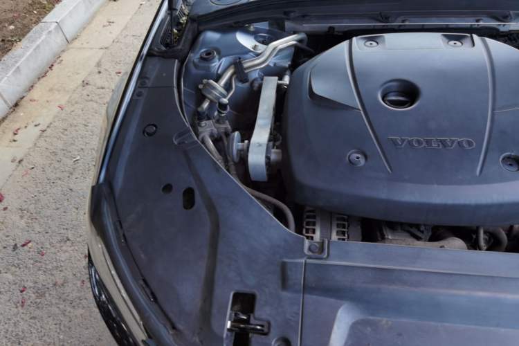 Used Volvo S90 2017 T5 Prestige Edition Engine Bay Right