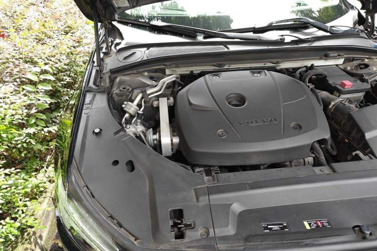 Used Volvo S90 2017 T5 Prestige Edition Engine Bay Right