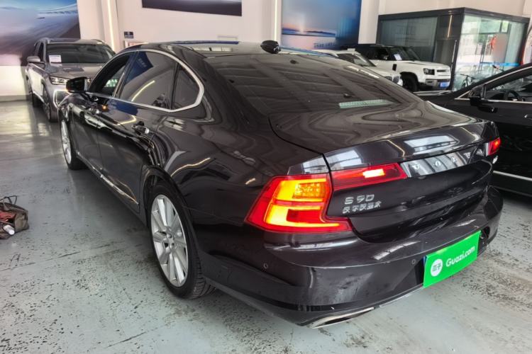 Used Volvo S90 2017 T5 Smart Luxury Edition Exterior 2