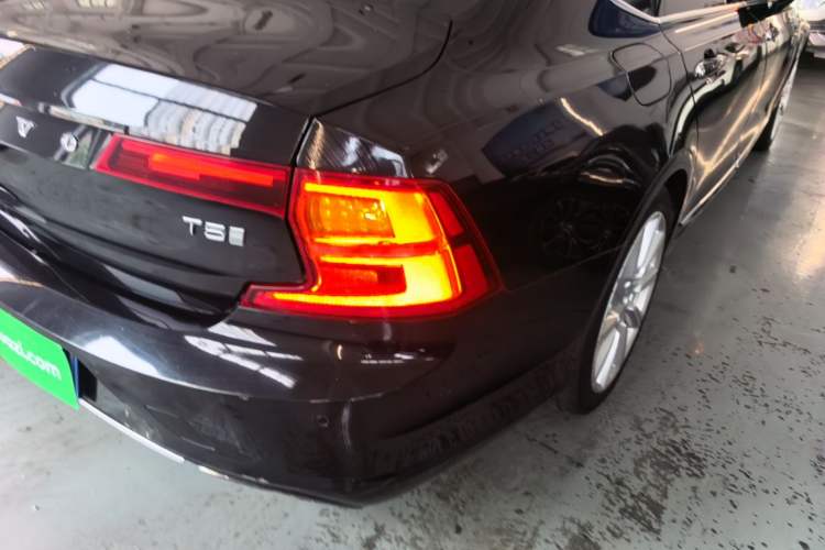Used Volvo S90 2017 T5 Smart Luxury Edition Exterior 3